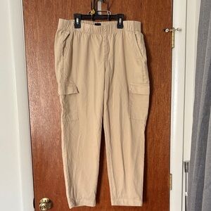 GAP Women’s Beige Cargo Pants